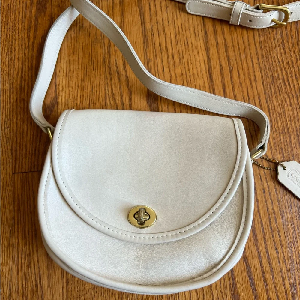 ⚪️COACH: White vintage Legacy flap purse, crossbody w/metal turn lock, preowned